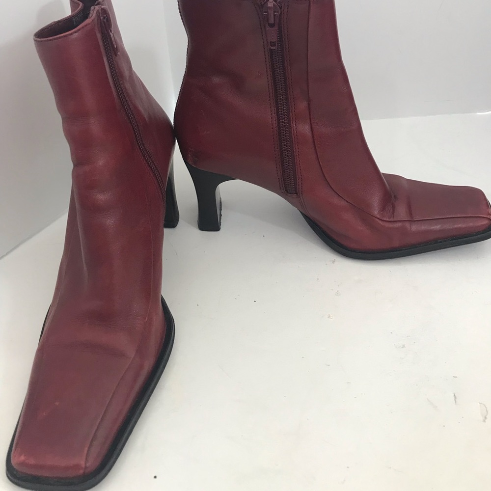 Size 6.5 W red leather Bootie